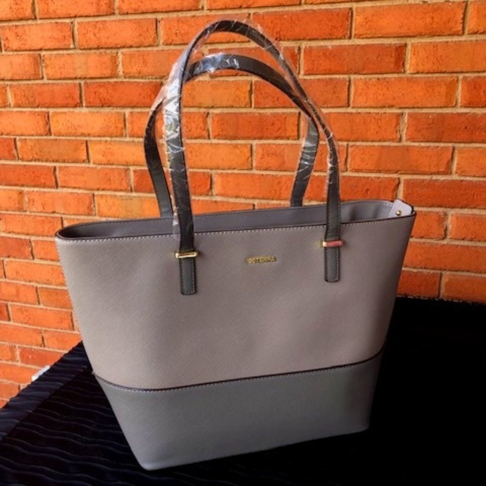 DOTERRA GRAY PURSE/TOTE